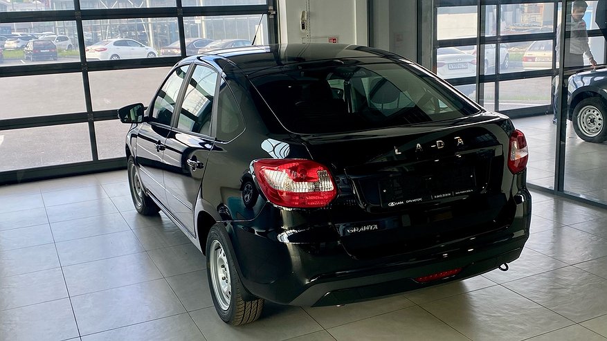 Главная картинка новости: Мой зять купил Lada Vesta, а я Skoda Rapid*: Спустя 80 000 км мы оба осознали, кто из нас совершил глупость 6 лет назад