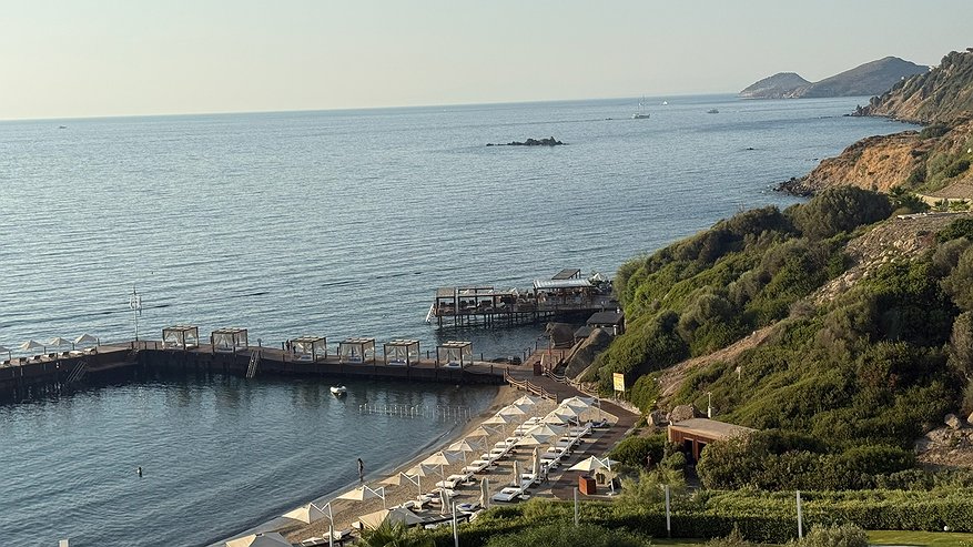Главная картинка новости: Куда поехать на море в сентябре – россияне распробовали бюджетный курорт, идеальный в бархатный сезон