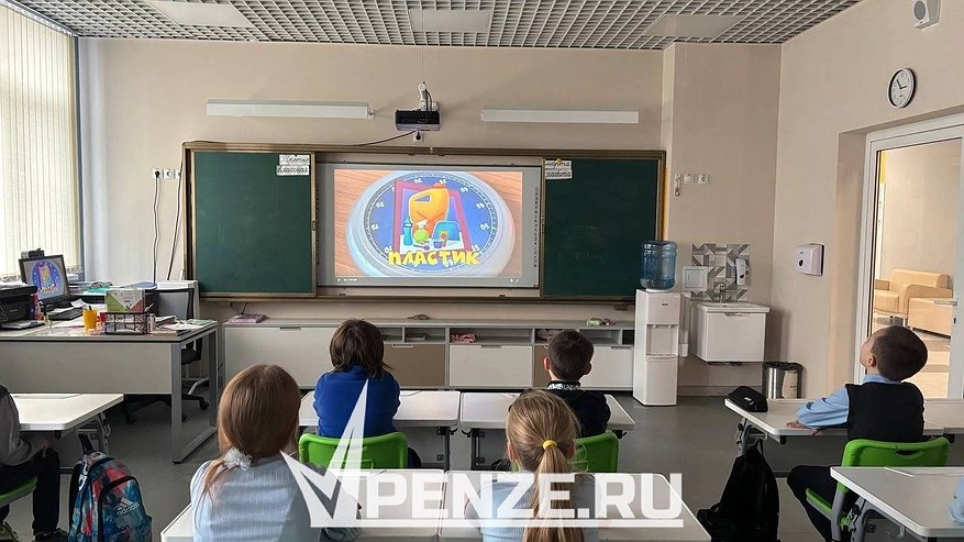 Главная картинка новости: Как помочь школьнику наладить сон после летних каникул?