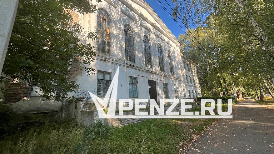 Главная картинка новости: В здании бывшего Мехфака на ул. Мичурина экстрасенсы-целители проводили сеансы для местных жителей