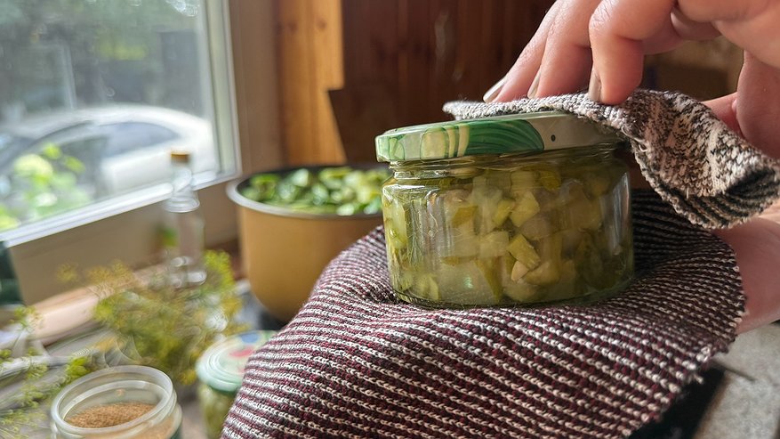 Главная картинка новости: Необычно и вкусно: простой рецепт огуречной икры на зиму - переросшие огурцы теперь не выкидываю