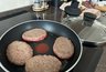 Миниатюра новости: Почему котлеты разваливаются на сковороде - эту ошибку совершают даже опытные хозяйки