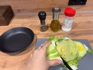 Новый салат с пекинской капустой: такой вкусной пекинка еще не была - съедается до последней ложки