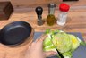 Миниатюра новости: Новый салат с пекинской капустой: такой вкусной пекинка еще не была - съедается до последней ложки