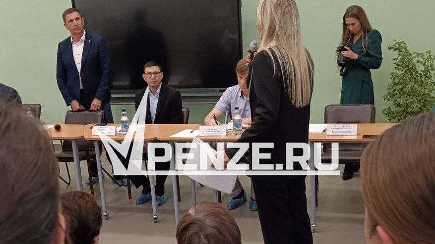 Главная картинка новости: Без фарса о наболевшем: как прошла встреча главы города с жителями Зари