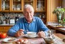 Миниатюра новости: Если вам 60-70 лет: 1 чайная ложка каждый день поможет сохранить превосходный ум и ясную память - еще 4 рекомендации академика Микулина