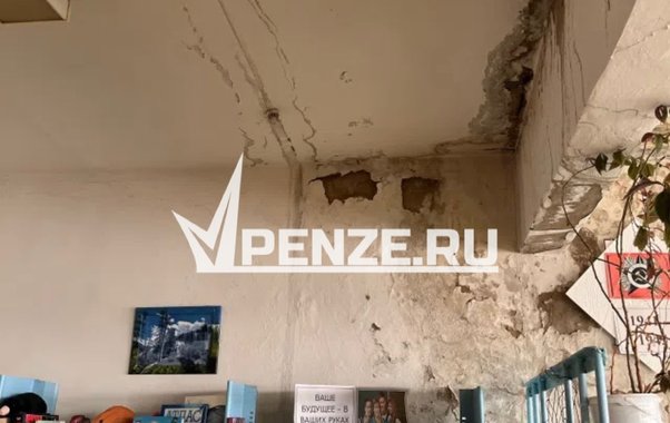 В Каменском районе сельский клуб гниет и утопает на глазах