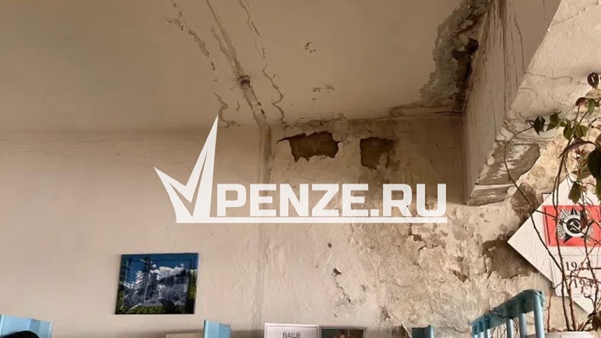 Главная картинка новости: В Каменском районе сельский клуб гниет и утопает на глазах