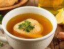 Этот ингредиент портит вкус куриного бульона: добавляет каждый второй – чем заменить