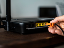 Просто нажимаю эту кнопку на роутере раз в неделю: Wi-Fi летает со скоростью света