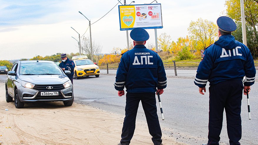 Главная картинка новости: Автоюрист сказал, какие 3 документа никогда не надо показывать инспектору ГАИ