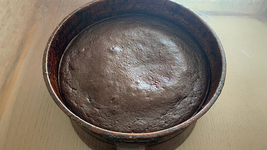 Главная картинка новости: Простой, не очень вкусный пирог: за 5 минут все смешала и в духовку - все гости потом просят добавку