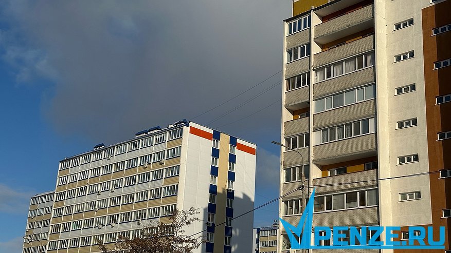 Главная картинка новости: В Сердобске ведется капремонт крыши многоквартирного дома на ул. Герцена