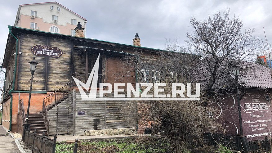 Главная картинка новости: Началась реставрация старинного дома на ул. Куйбышева, где жил титулярный советник Циммерман