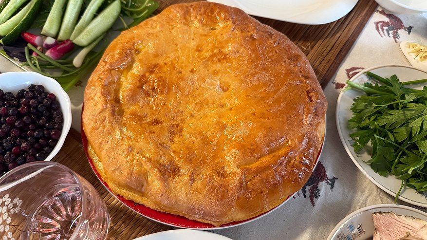 Главная картинка новости: Простой заливной пирог с капустой: 20 минут на готовку, а аромат и вкус — как в ресторане