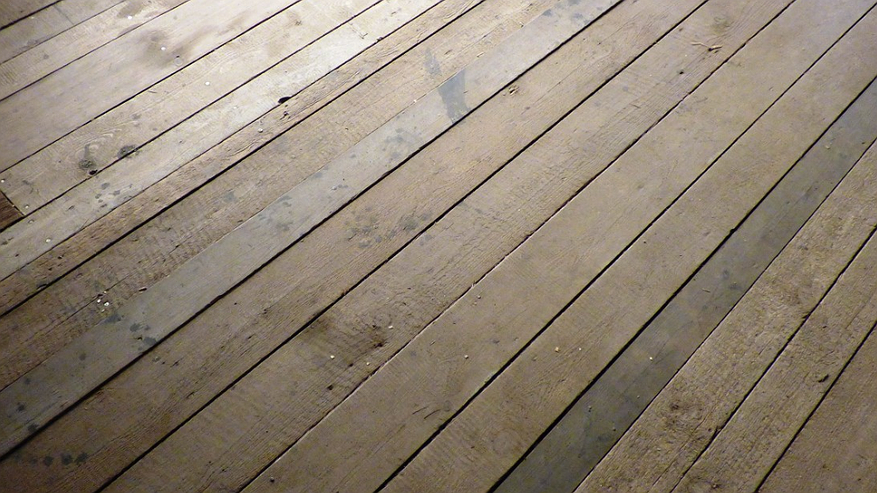 Главная картинка новости: Доски, которые не гниют сто лет: дедовский способ обработки, о котором все давно забыли