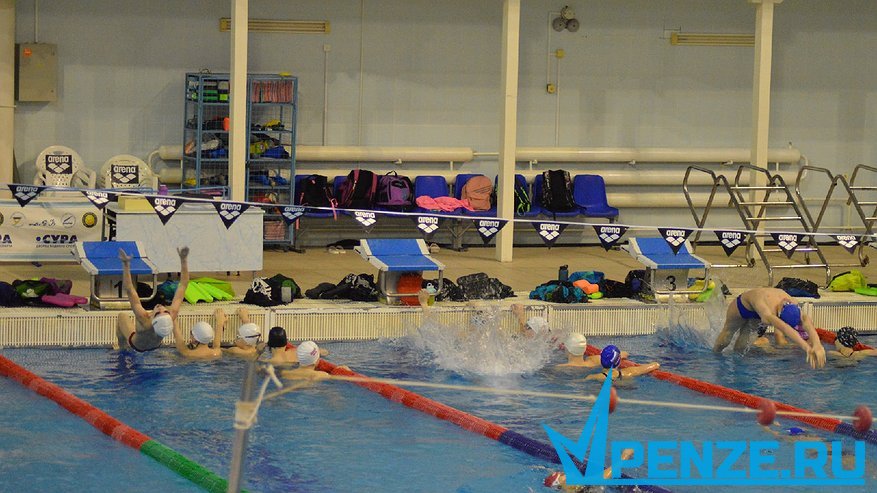 Главная картинка новости: Олег Денисов рассказал о том, как продвигается ремонт бассейна в спортивной школе «Горизонт»