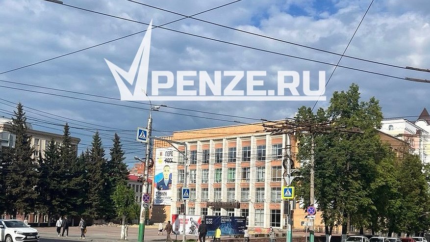 Главная картинка новости: Капремонт Дома молодежи затянулся на неопределенный срок