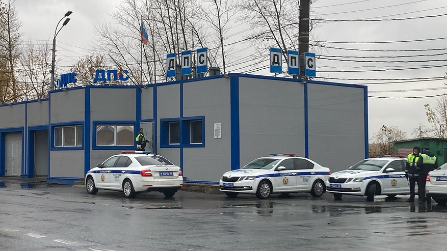 Главная картинка новости: В ГАИ объяснили - что нужно делать, если вы уже пересекли стоп-линию и загорелся красный сигнал светофора