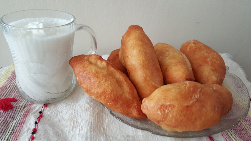 Главная картинка новости: Научилась печь пирожки, мягкие как пух и дети просят их ежедневно - скорее записывайте рецепт