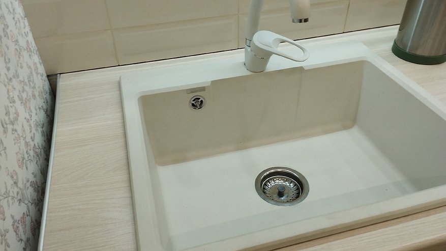 Главная картинка новости: Уходя из дома, всегда заливаю подсолнечное масло в раковину - результатом довольна как счастливый слон