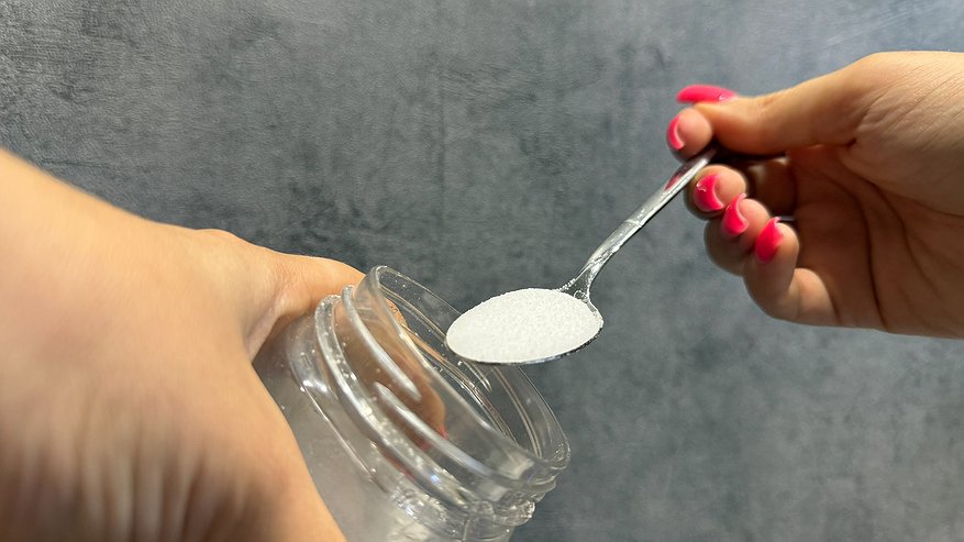 Главная картинка новости: Ставлю чашку соли на подоконник каждый раз, когда идёт дождь - решает важную проблему