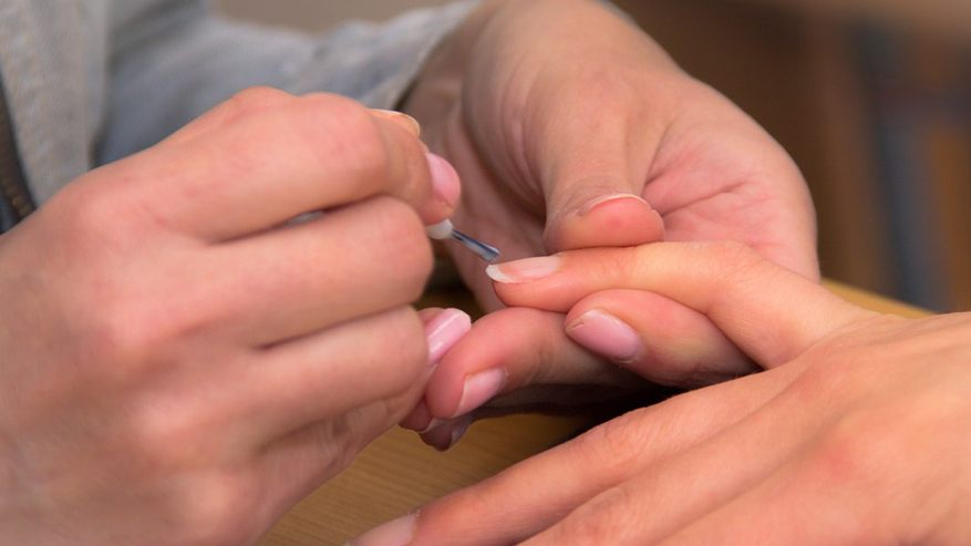 Главная картинка новости: Делаю японский маникюр зубной пастой: ногти крепкие, гладкие, прозрачные — в салон больше не хожу