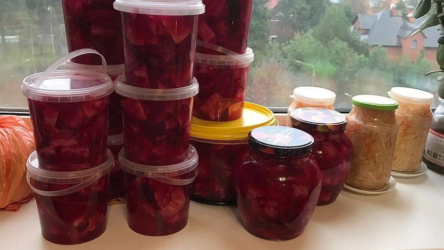 Главная картинка новости: Чтобы квашеная капуста быстро не перекисала, не становилась кислой и склизкой, не темнела: 3 важных совета