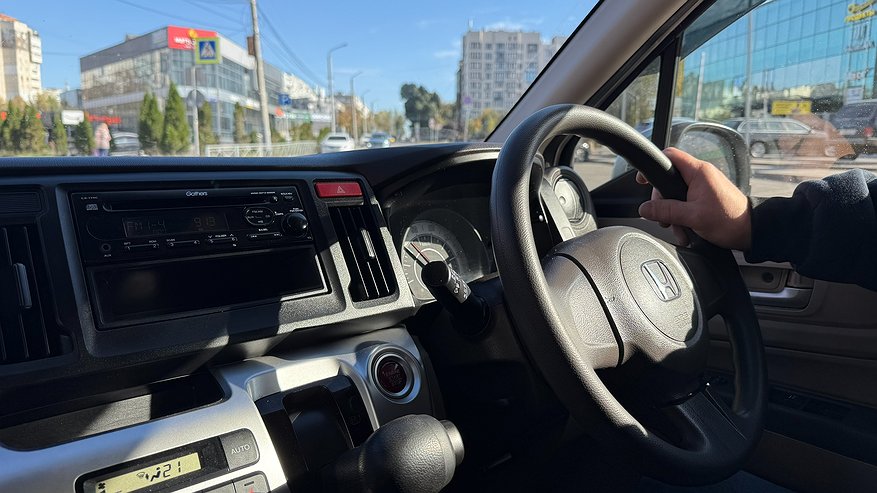 Главная картинка новости: Простая хитрость, чтобы дворники не прилипали зимой к стеклу — с ней не придётся соскребать лёд и терять время