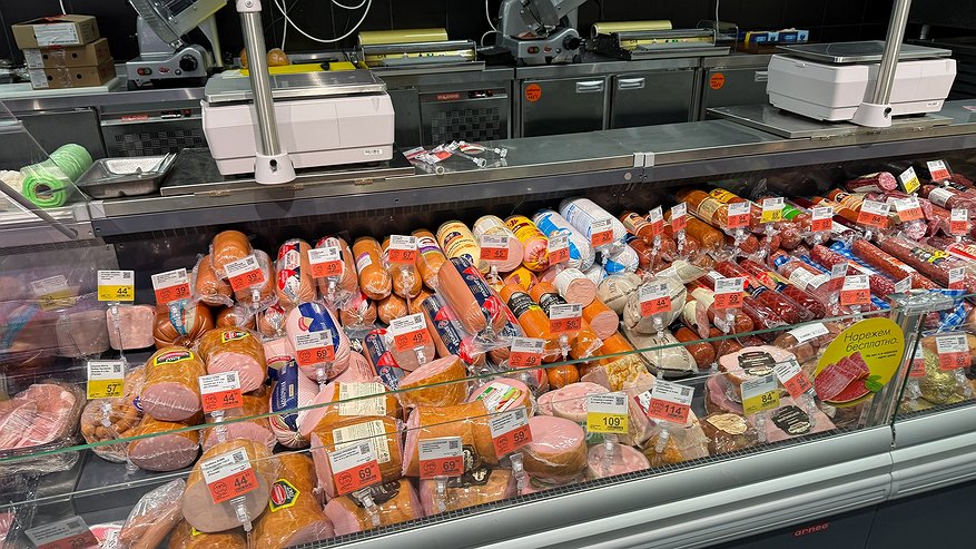 Главная картинка новости: Фарш из бумаги, ни грамма мяса: Росконтроль назвал бренды колбасы, которые лучше не брать даже со скидкой 50%