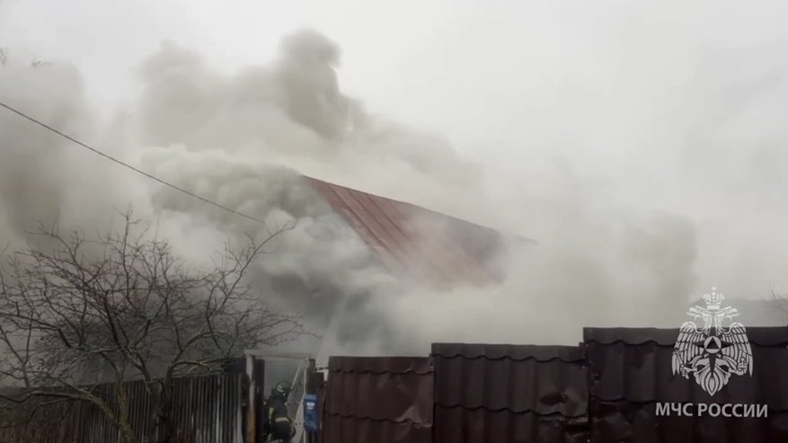 Главная картинка новости: 26 огнеборцев тушили пожар на улице, названной в честь города-побратима Пензы