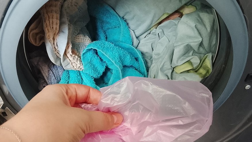 Главная картинка новости: Горничная рассказала, как улучшить качество стирки без затрат: методы, которые удивляют простотой