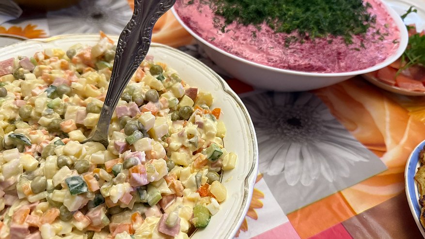 Главная картинка новости: Готовлю на Новый год мировой салат из 4 ингредиентов — быстро, красиво и гости просят добавки