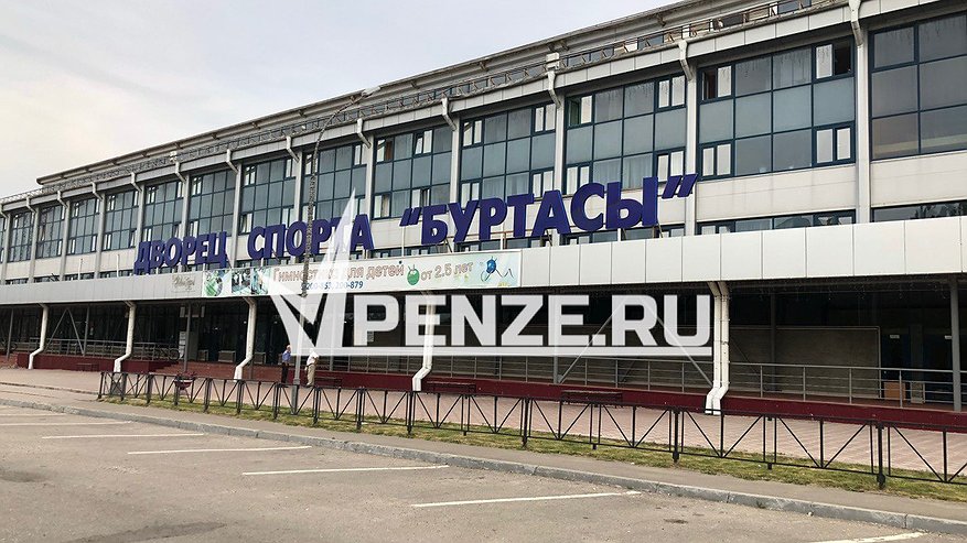 Главная картинка новости: В пензенских «Буртасах» отремонтируют зал, где найдены следы плесени