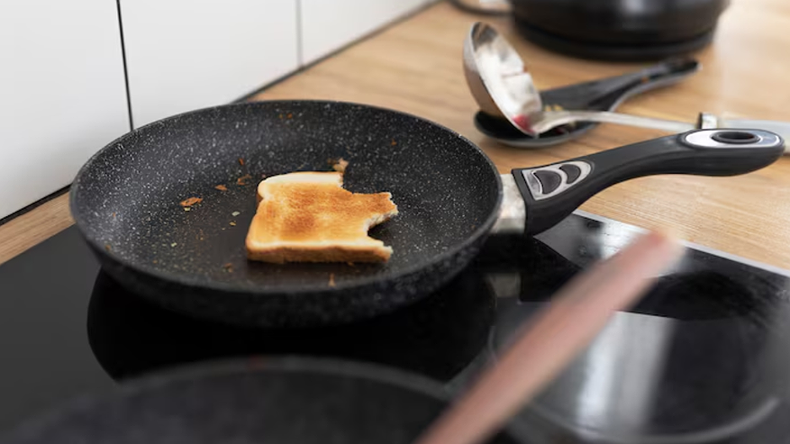 Главная картинка новости: Подруга застыдила меня за грязные сковородки и показала, как их просто и быстро очистить - способ простой и эффективный