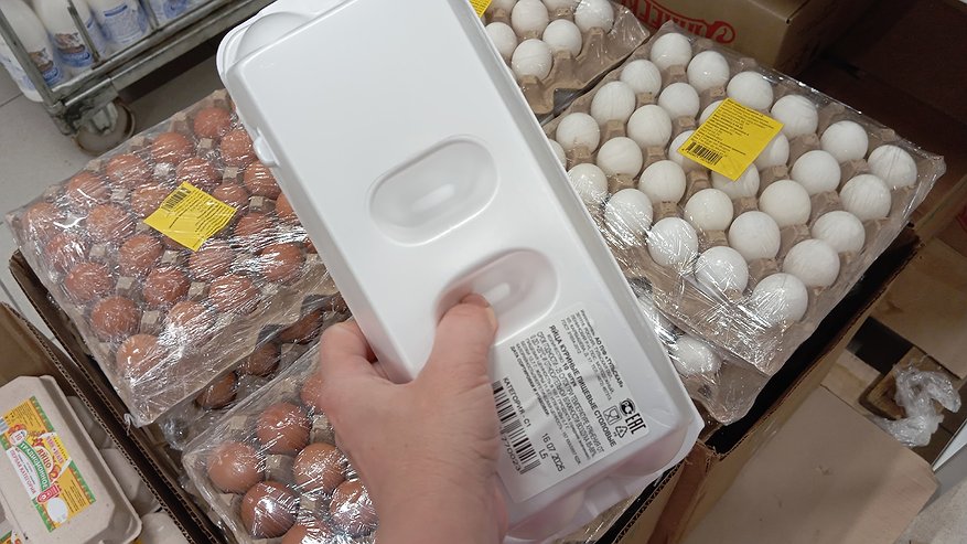 Главная картинка новости: Хитрые продавцы давно выбирают яйца себе домой по этому признаку: на всю жизнь запоминайте эти 2 простых приема