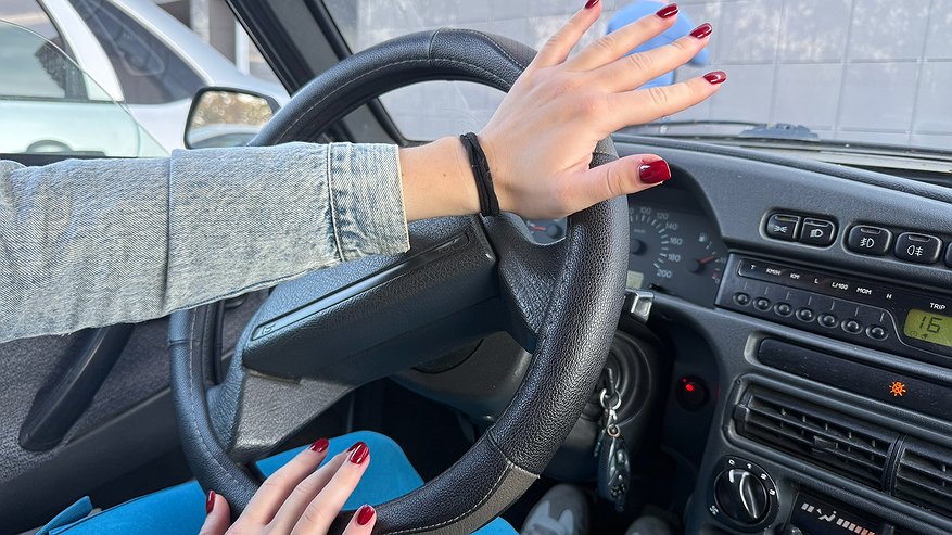 Главная картинка новости: Верховный суд пояснил, можно ли водителю стоять около своего автомобиля в состоянии опьянения