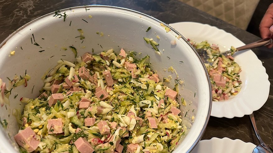 Главная картинка новости: Не все могут догадаться из чего я готовлю этот замечательный салат. Всего два основных ингредиента, а вкуснота невероятная