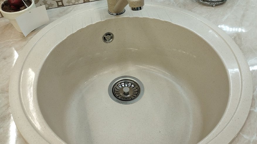 Главная картинка новости: Уходя из дома, всегда выливаю подсолнечное масло в раковину - результат мгновенно удивляет всех