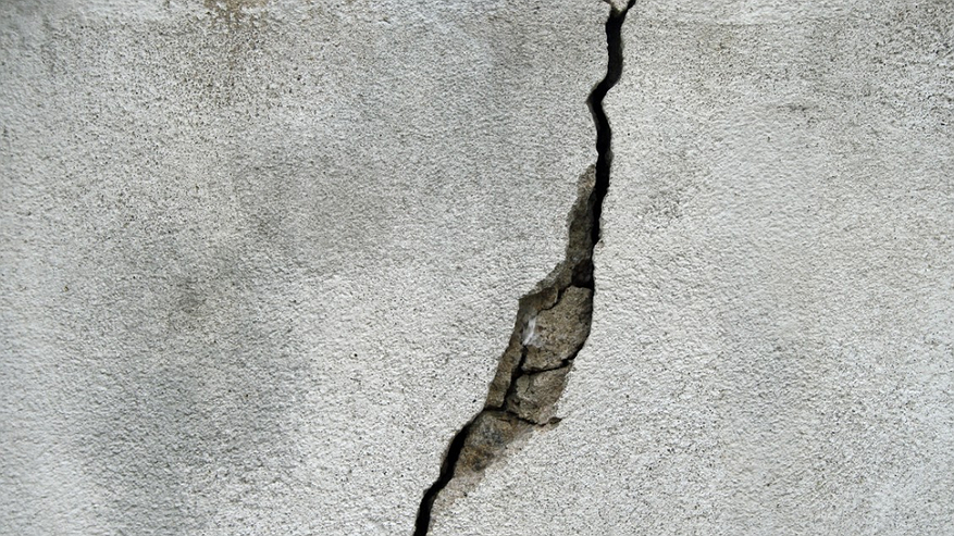 Главная картинка новости: Наконец-то избавился от трещин в стенах и фундаменте: вы даже и не догадываетесь, как это просто