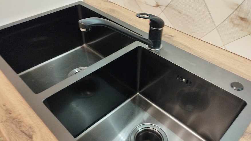 Главная картинка новости: Сантехник ткнул носом на мелочь, на которую все закрывают глаза, а она способна залить соседей и оставить без денег