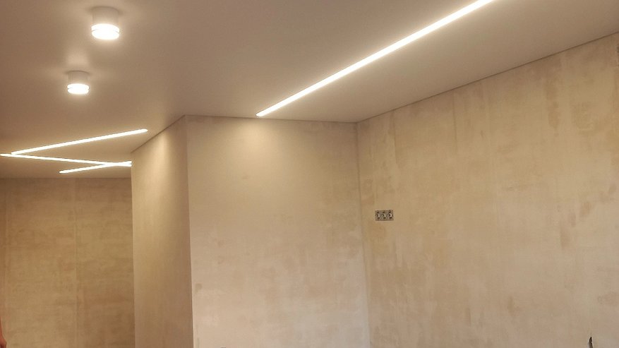 Главная картинка новости: Гипсокартон и натяжной потолок — прошлый век: другая обшивка легко монтируется, не пропускает звуки и «держит» тепло в квартире