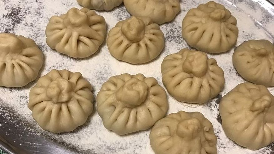 Главная картинка новости: Зачем лить воду на сырые манты? Секретный прием, о котором многие не знают