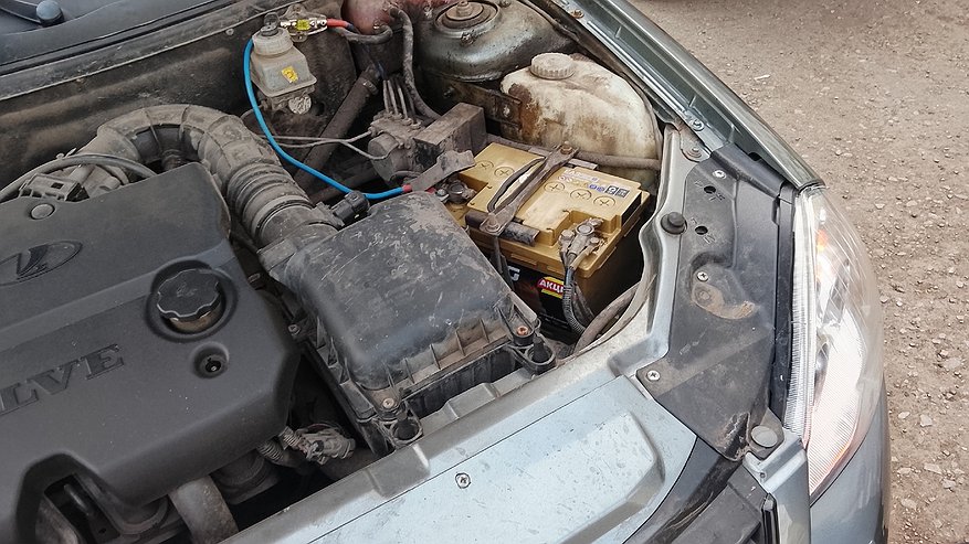 Главная картинка новости: Нужно ли отсоединять клеммы от АКБ, если не будете ездить с 1 по 10 января - честный ответ автоэлектрика