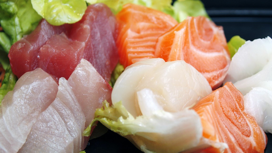 Главная картинка новости: Как засолить рыбу в домашних условиях: лосось, селёдка, скумбрия - проверенные рецепты на Новый год