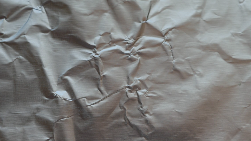 Главная картинка новости: Как правильно завернуть мясо в фольгу - блестящей стороной внутрь или наружу: годами мы это делали неправильно