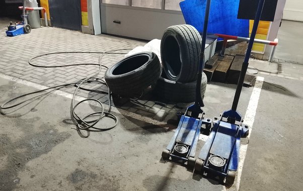 Чем дешевые шины за 5000 рублей, отличаются от дорогих за 15000 рублей: стоит ли переплачивать - честный ответ