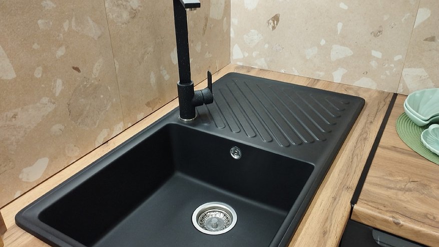 Главная картинка новости: Две причины, почему появляется затхлый запах канализации, хотя ничего не протекает и как это устранить - совет опытного сантехника