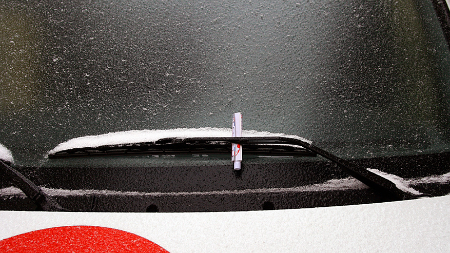 Главная картинка новости: Как всего за 2 минуты добиться идеального прижима поводков дворников к лобовому стеклу