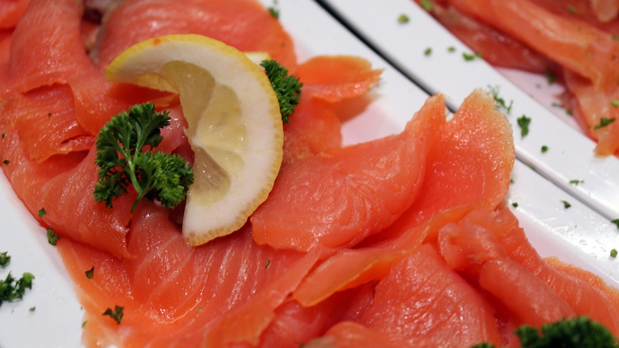 Главная картинка новости: Вкуснее рыбы я еще не ел. Дед показал свой способ как засолить форель, чтобы вкусно было